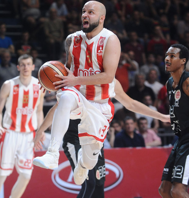 ЗВЕЗДА ТРОЈКАМА ОДЛУЧИЛА ДРАМУ: Црвено-бели победили Партизан у првој утакмици плеј-офа Суперлиге